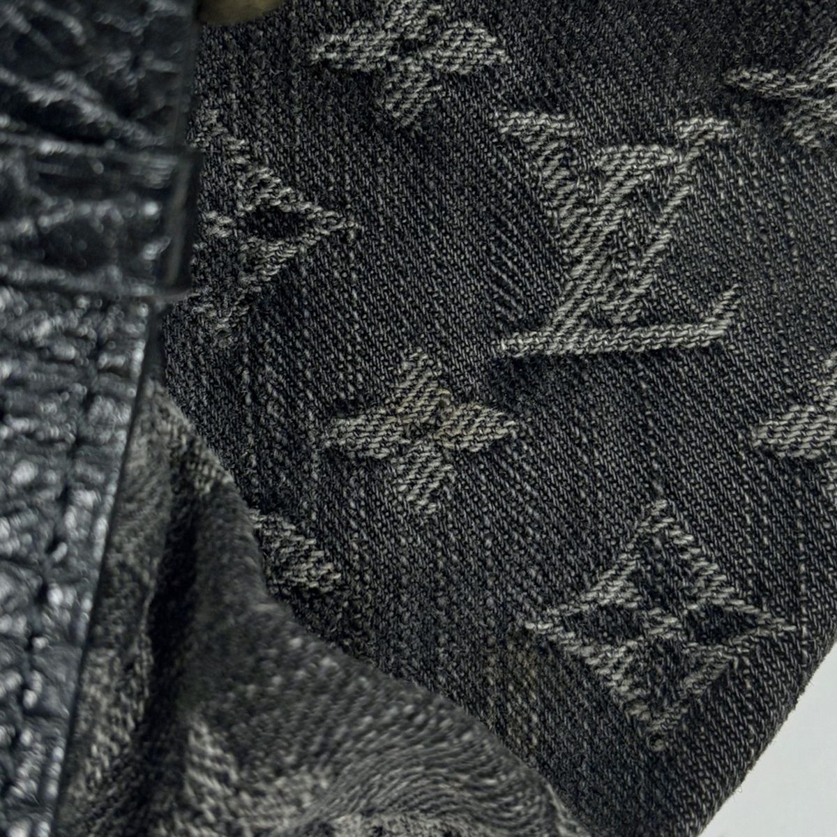 Louis Vuitton Neocavi GM Handbag Monogram Denim Noir — view 4