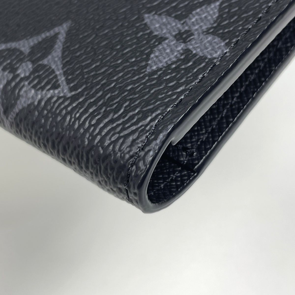 Louis Vuitton Couverture Passport NM Holder Monogram Eclipse Noir — view 3