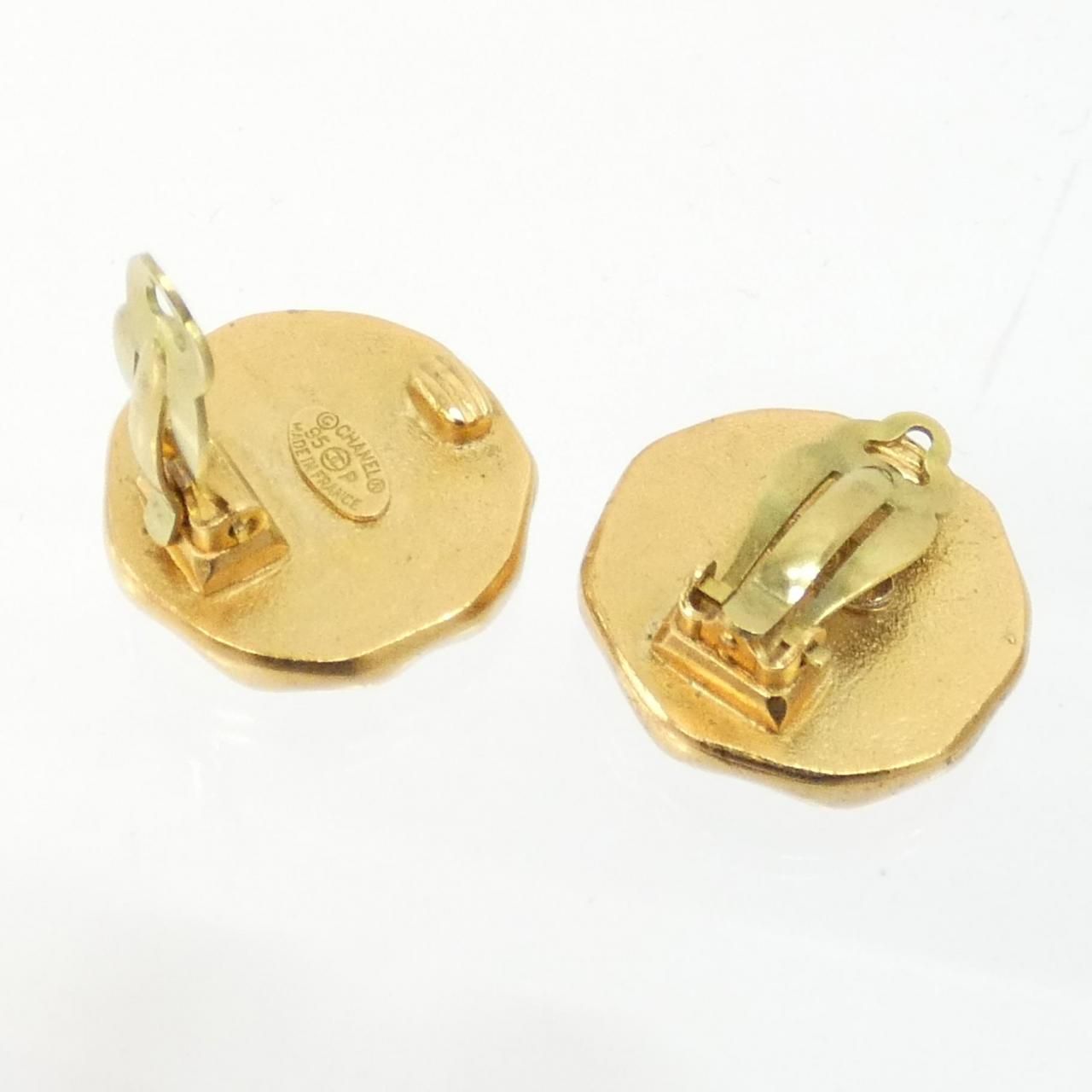 Chanel Vintage Earrings Gold — view 3
