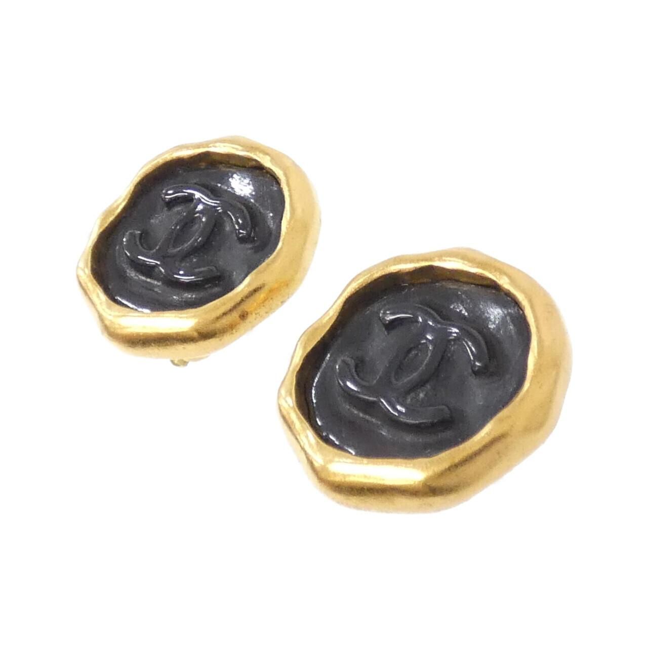 Chanel Vintage Earrings Gold — view 2