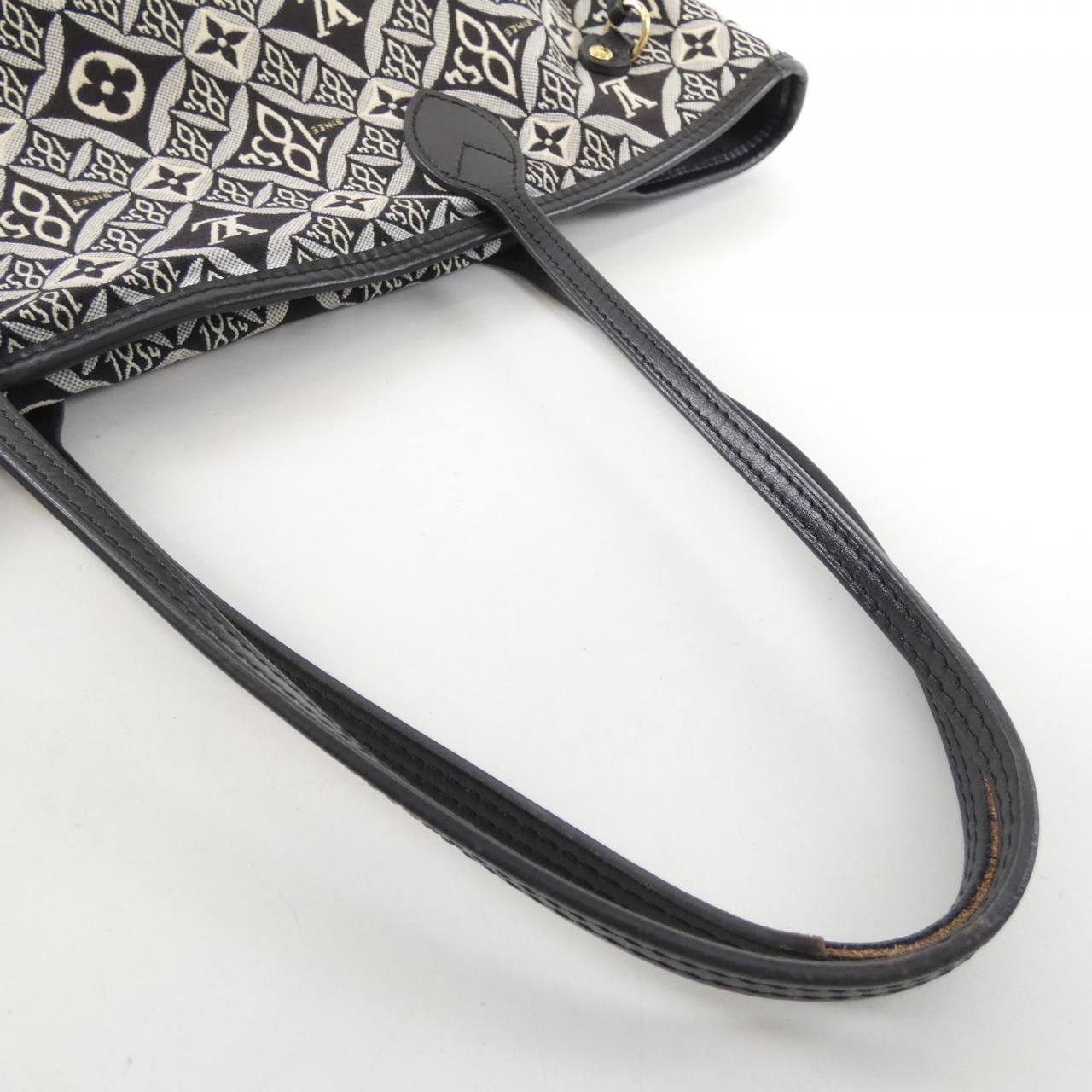 Louis Vuitton Neverfull MM Bag — view 4