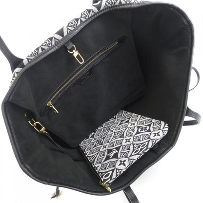 Louis Vuitton Neverfull MM Bag — view 6