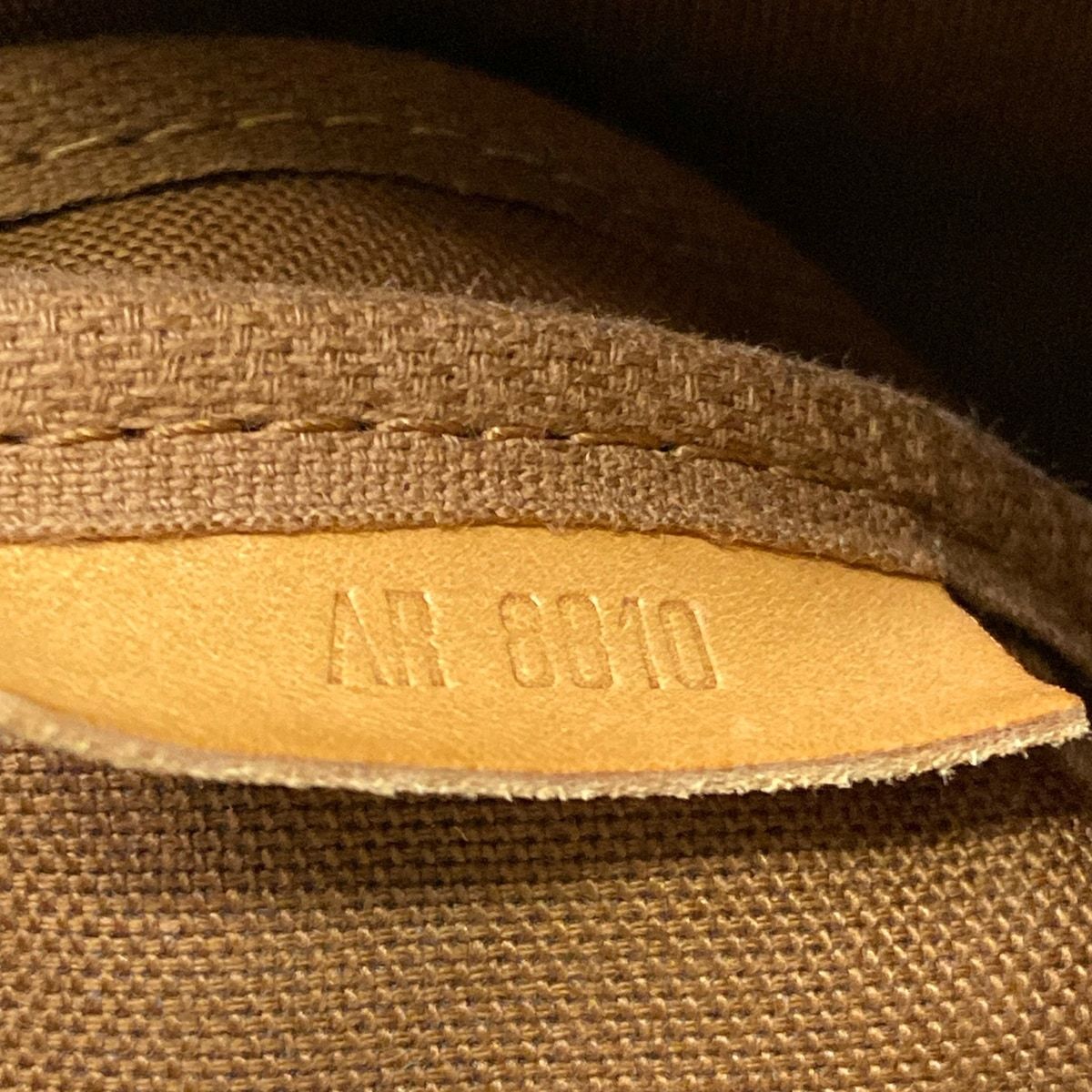 Louis Vuitton Shoulder Bag Monogram Saumur 30 — view 9