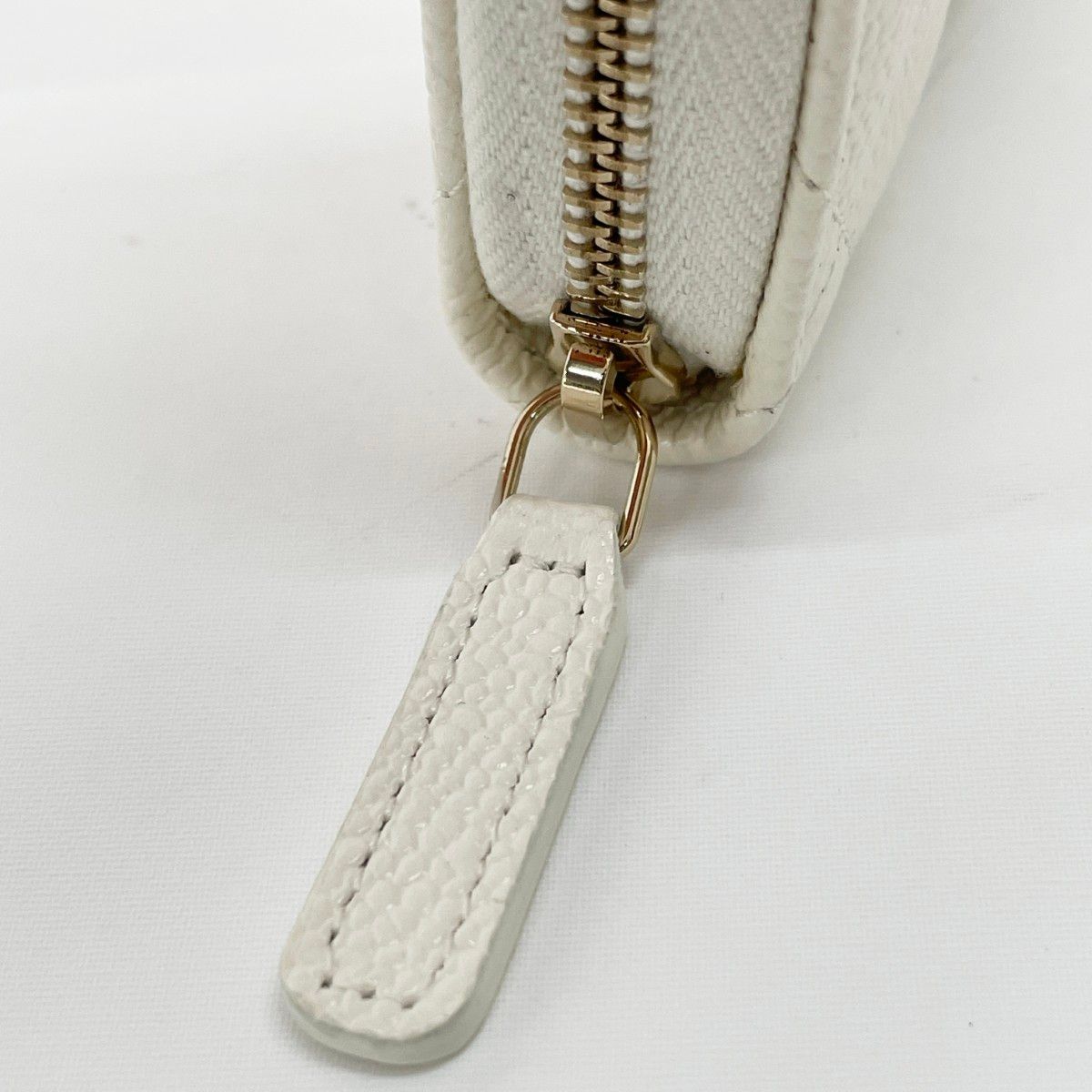 Chanel Wallet CC Logo Quilted Zip Around Coin Case White Caviar Leather — view 6