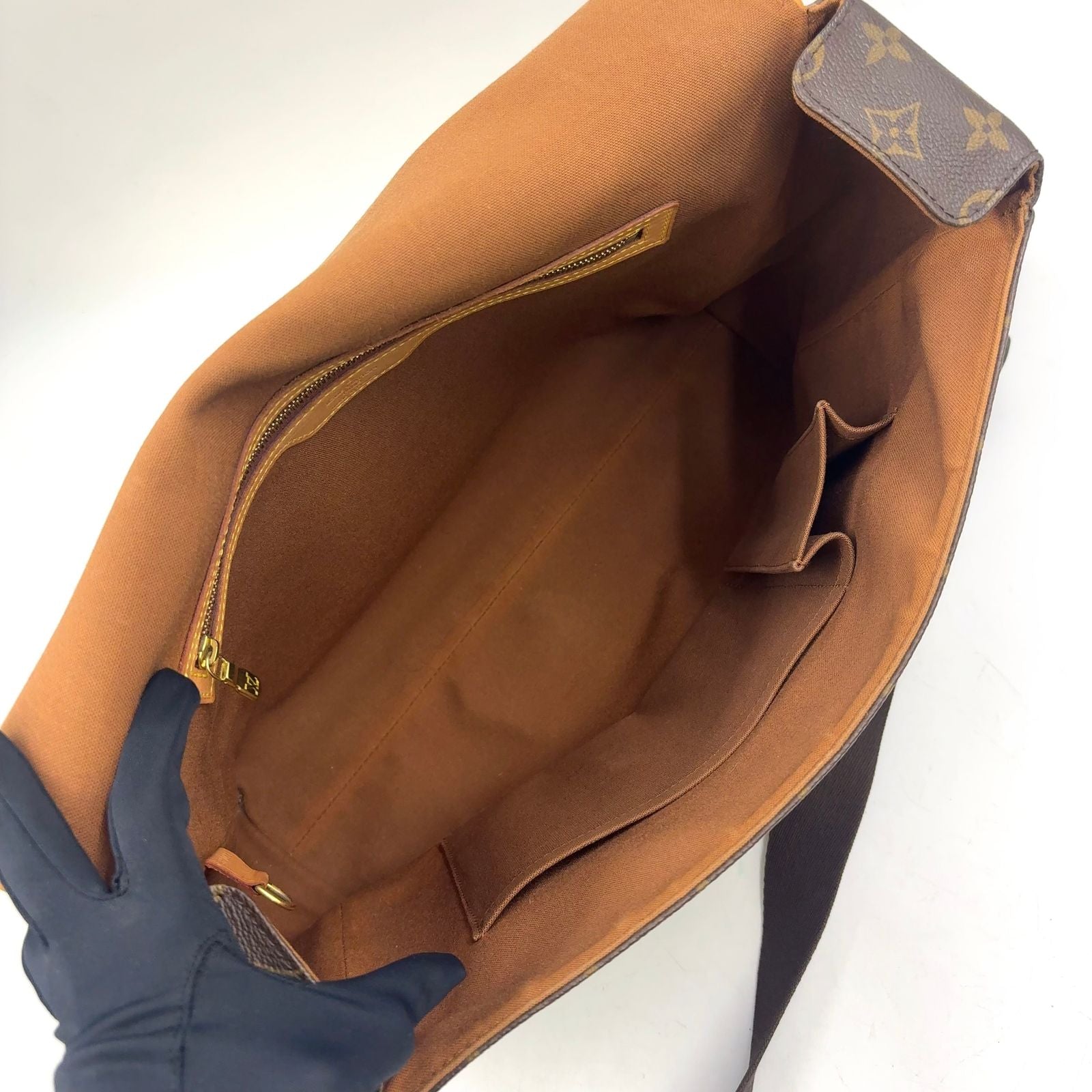 Louis Vuitton Aves Monogram Leather Brown Shoulder Bag Gold — view 3