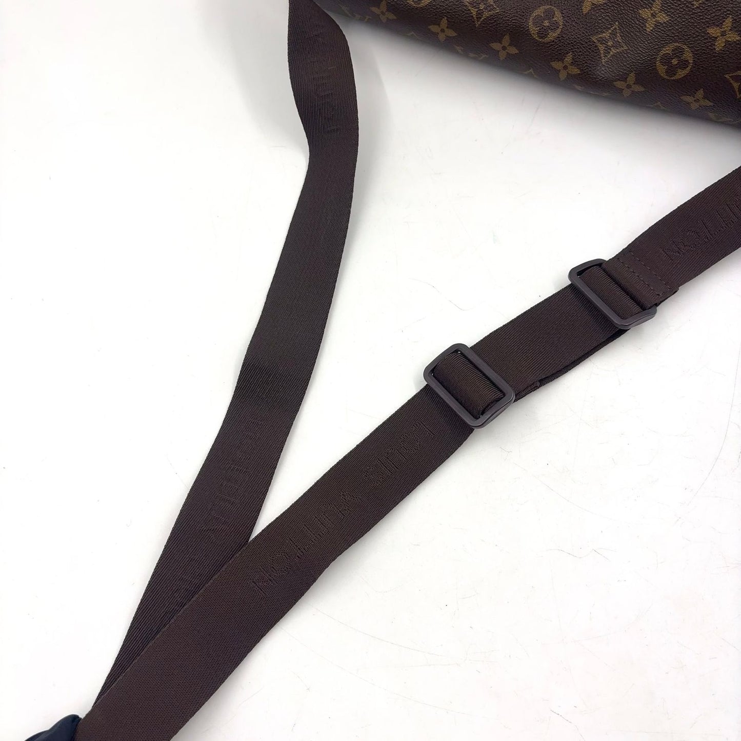Louis Vuitton Aves Monogram Leather Brown Shoulder Bag Gold — view 8
