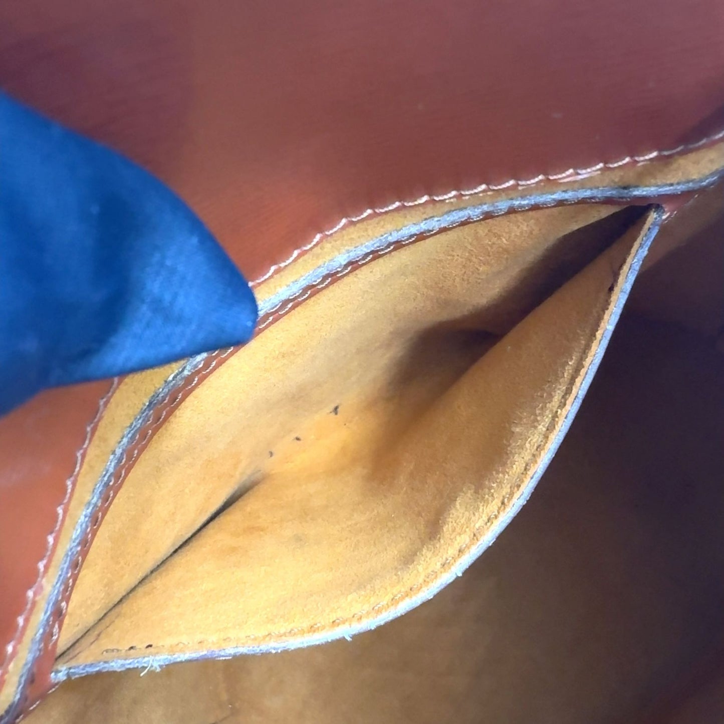 Louis Vuitton Cluny Epi Kenya Brown Leather Shoulder Bag Gold — view 8