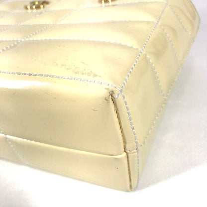 Chanel Shoulder Bag CC Logo Choco Bar Enamel White — view 6