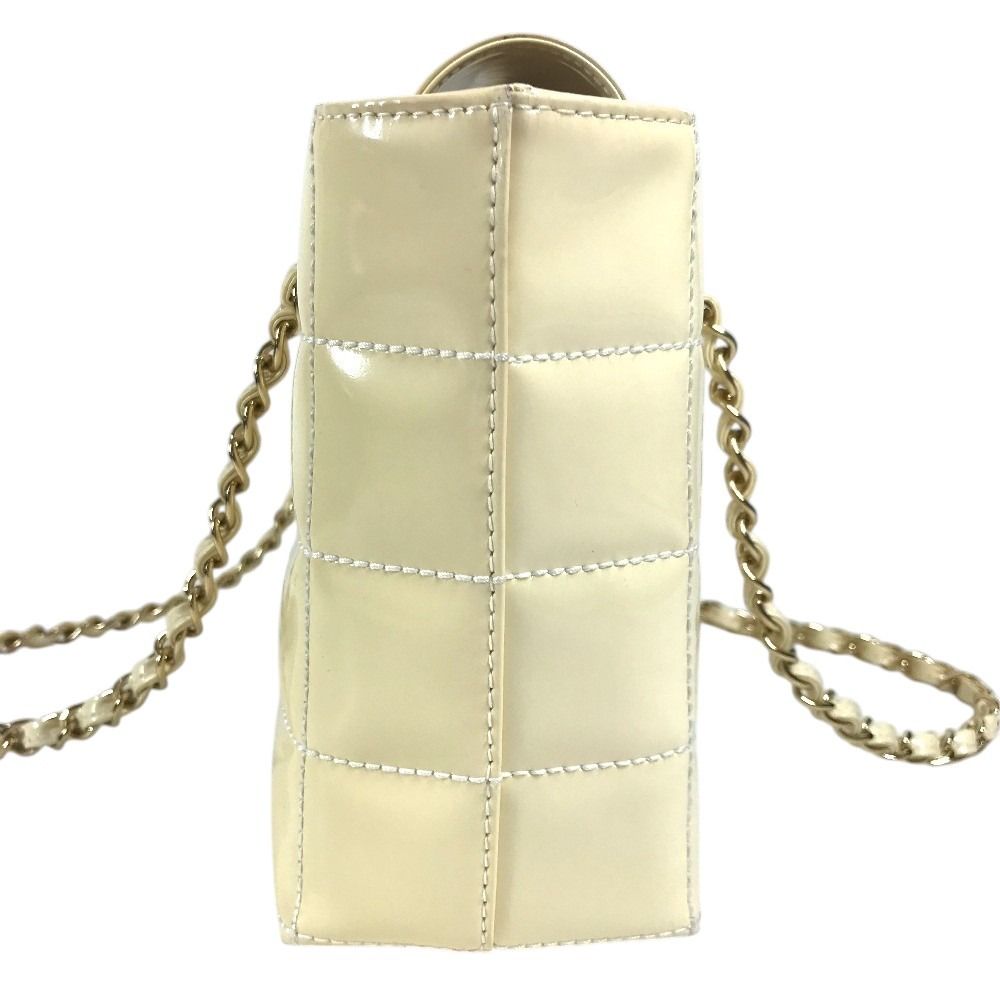 Chanel Shoulder Bag CC Logo Choco Bar Enamel White — view 3