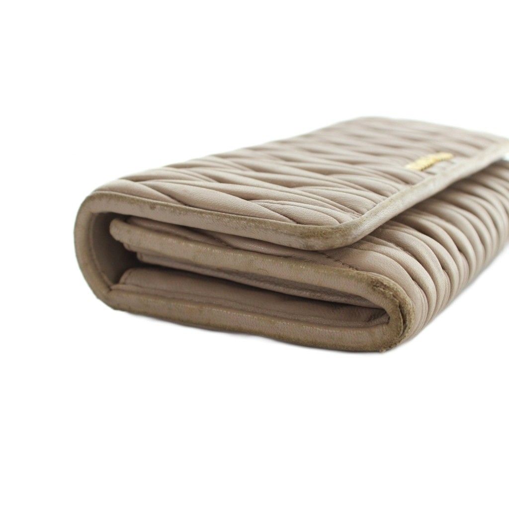 Miu Miu Miu Wallet Matelasse Nappa Logo with Passcase Leather Pink Beige — view 5