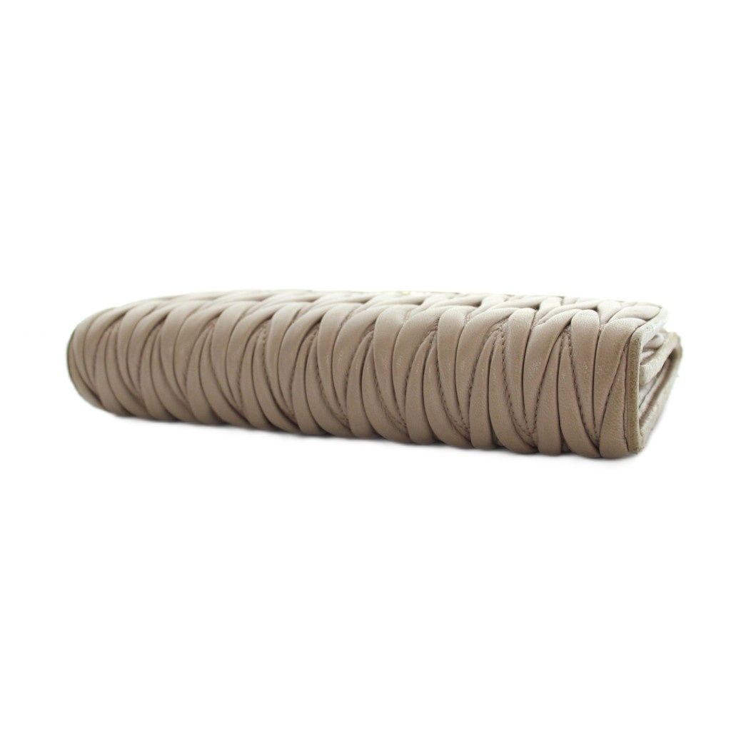 Miu Miu Miu Wallet Matelasse Nappa Logo with Passcase Leather Pink Beige — view 4