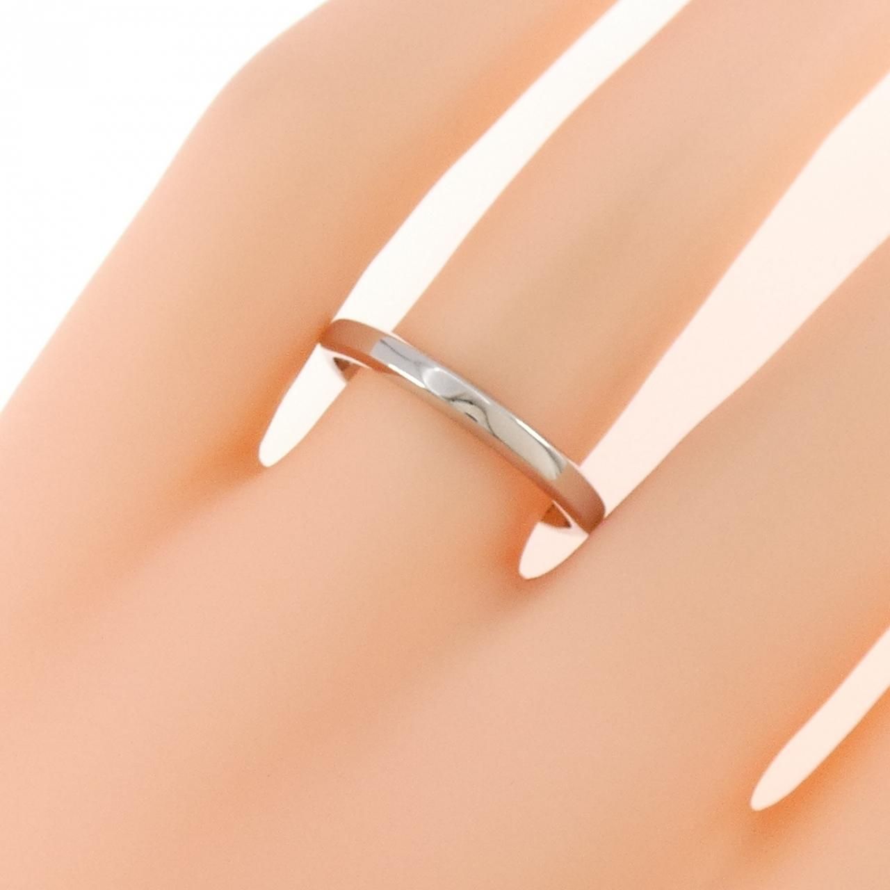Van Cleef & Arpels Toujour Ring — view 4