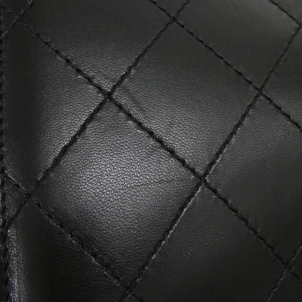 Chanel Vintage Shoulder Bag — view 6