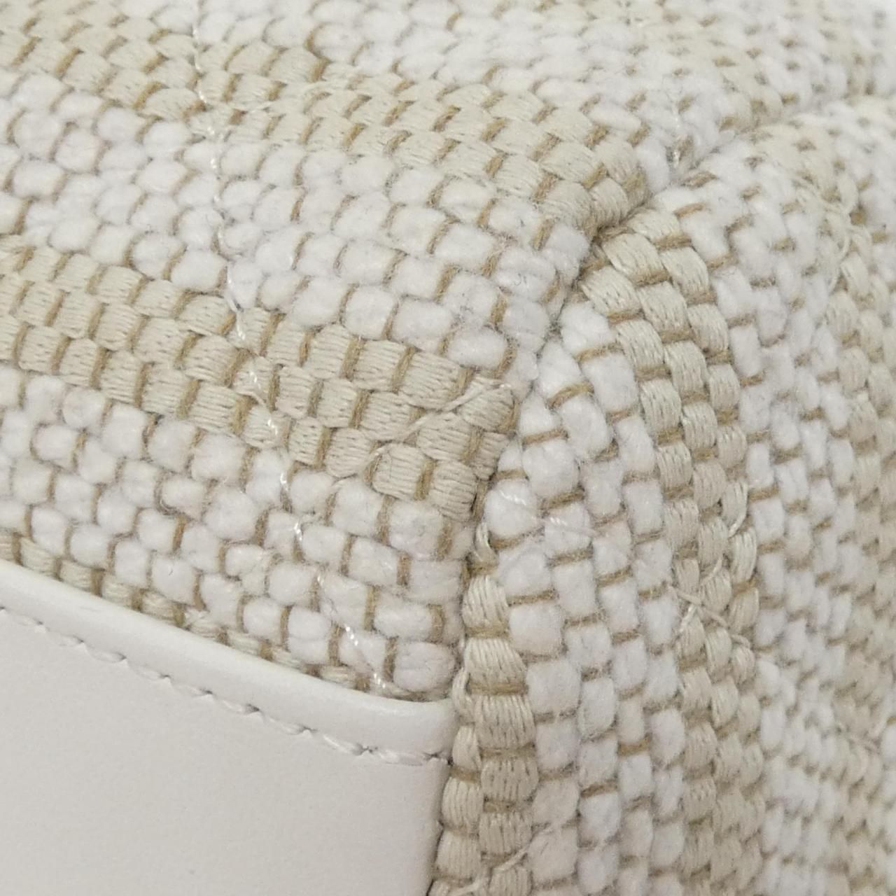 Chanel Bag Handbag White — view 3