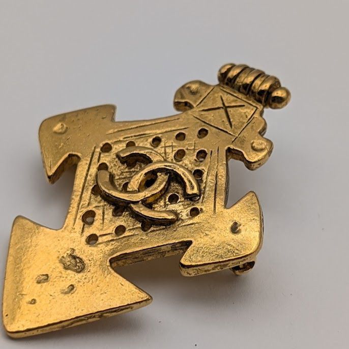 Chanel Brooch CC Logo Gold Cross Vintage — view 3
