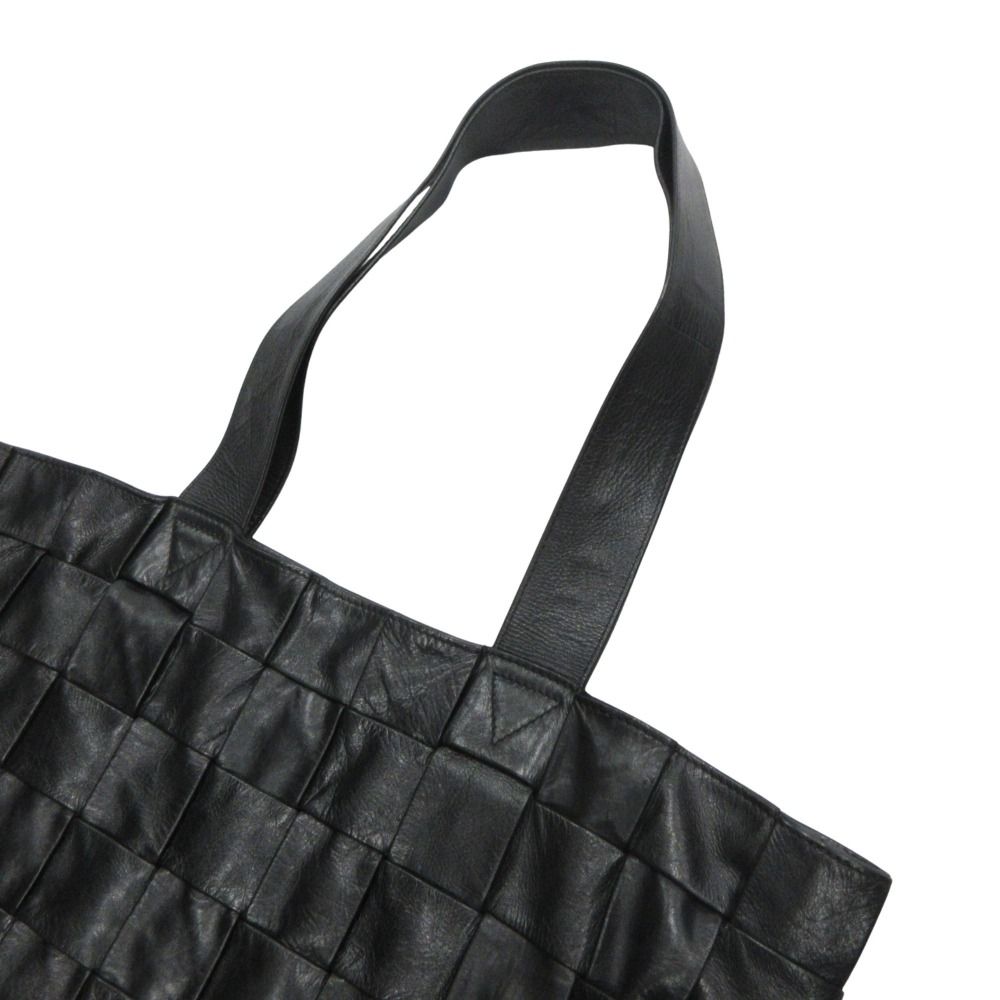 Bottega Veneta Leather Cassette Maxi Intrecciato Tote Black — view 5