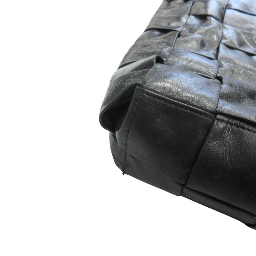 Bottega Veneta Leather Cassette Maxi Intrecciato Tote Black — view 7