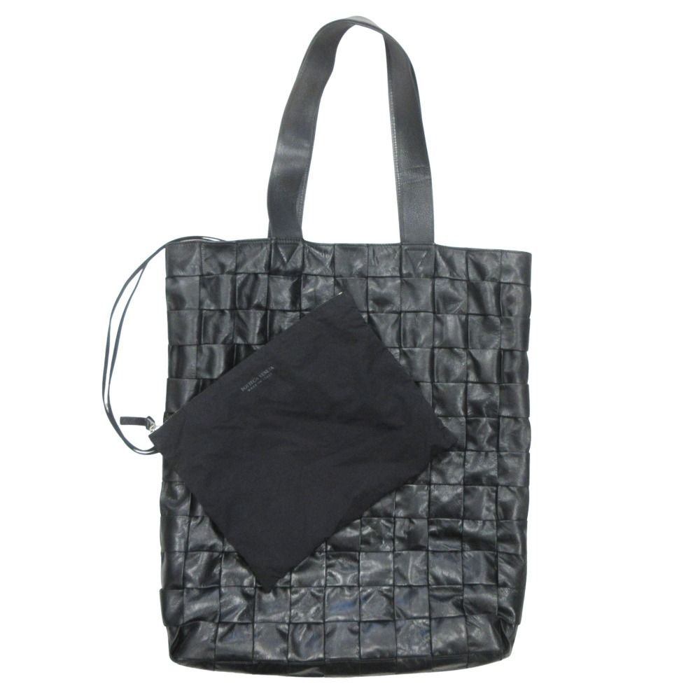 Bottega Veneta Leather Cassette Maxi Intrecciato Tote Black — view 3