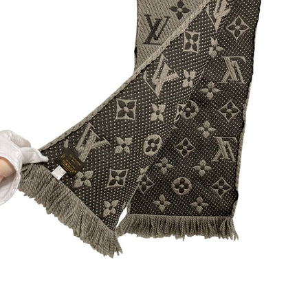 Louis Vuitton Echarpe Logo Mania Monogram Scarf Gray — view 5