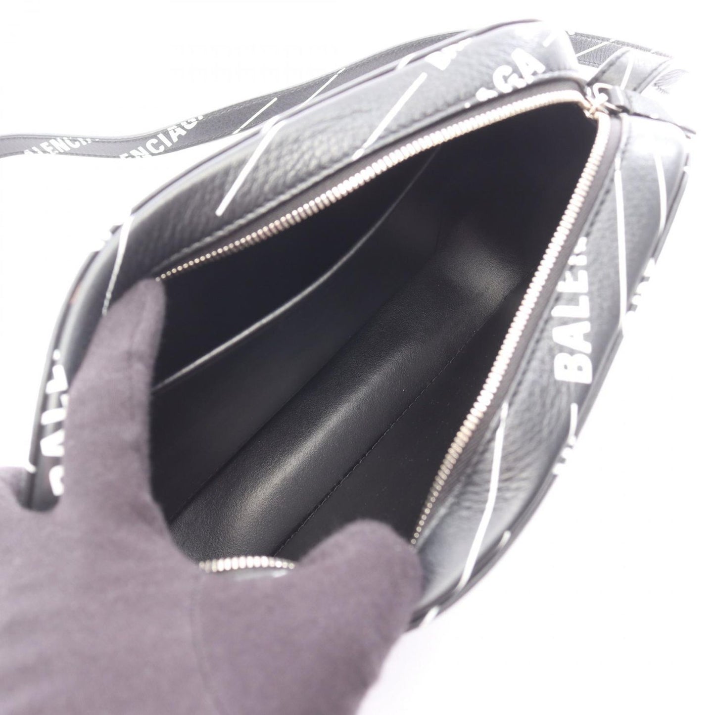 Balenciaga Shoulder Bag Everyday S Black Leather — view 3