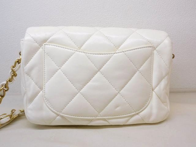 Chanel Quilted Heart Lock Shoulder Bag Mini Flap Lambskin White — view 2