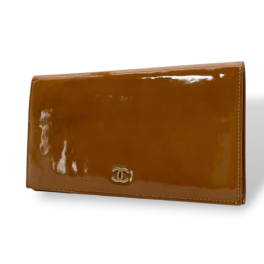 Chanel Timeless CC Patent Leather Bifold Wallet Brown Gold CC Logo Enamel M5
