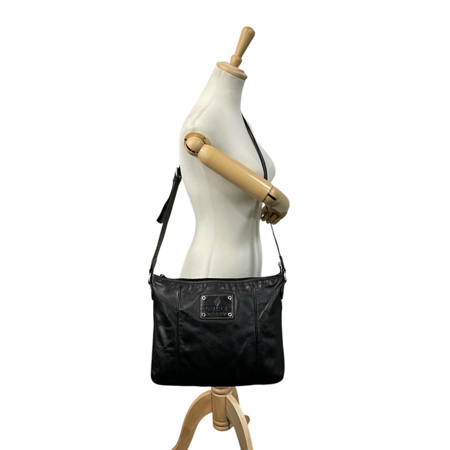 Gucci Interlocking Leather Shoulder Bag Black Silver Crossbody — view 4