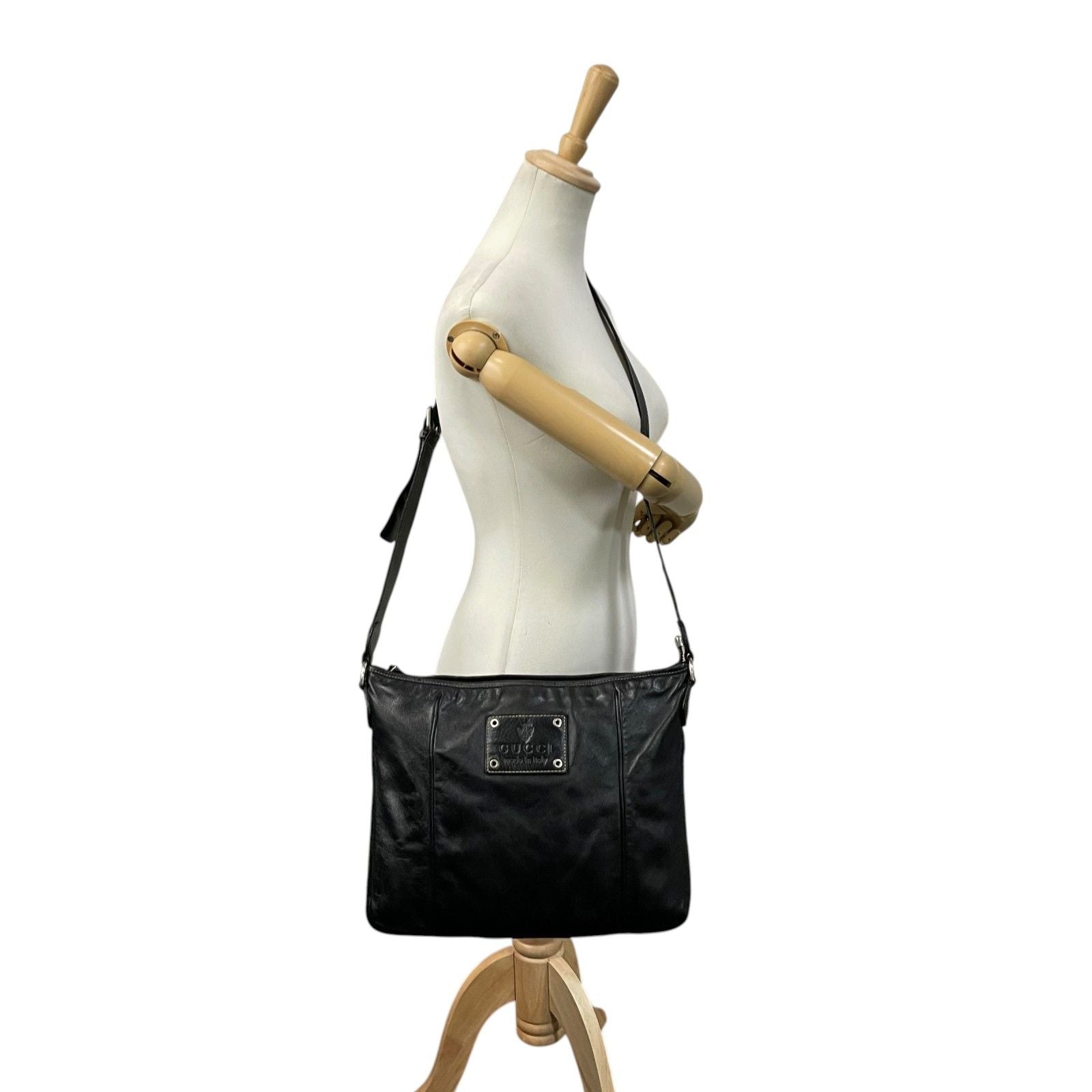 Gucci Interlocking Leather Shoulder Bag Black Silver Crossbody — view 4