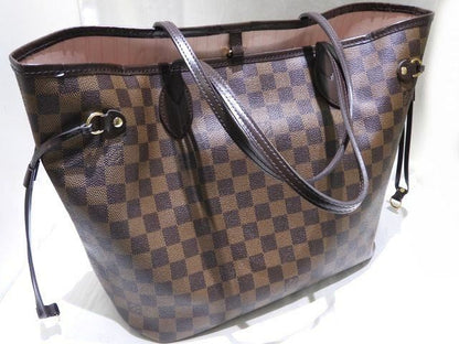 Louis Vuitton Neverfull MM Tote Pouch Missing Damier — view 2