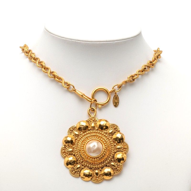 Chanel Vintage Flower Round Necklace — view 6
