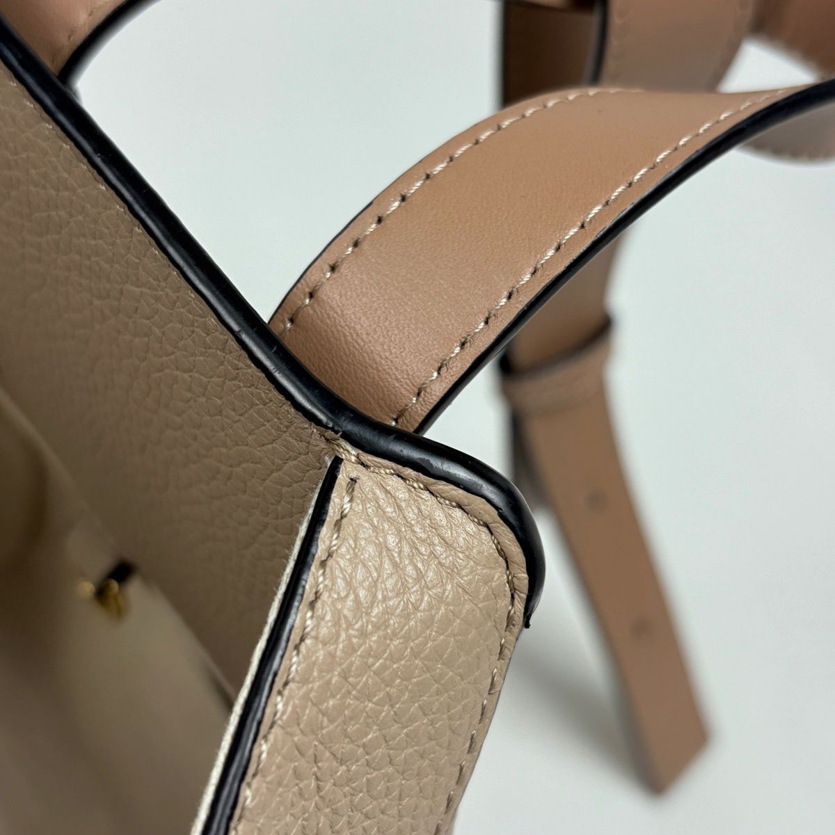 Loewe Hammock Small 2-Way Shoulder Bag Leather Beige — view 4
