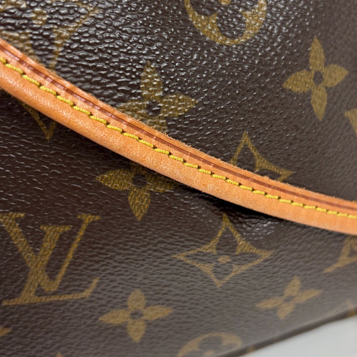 Louis Vuitton Saumur 30 Shoulder Bag Monogram Brown — view 4