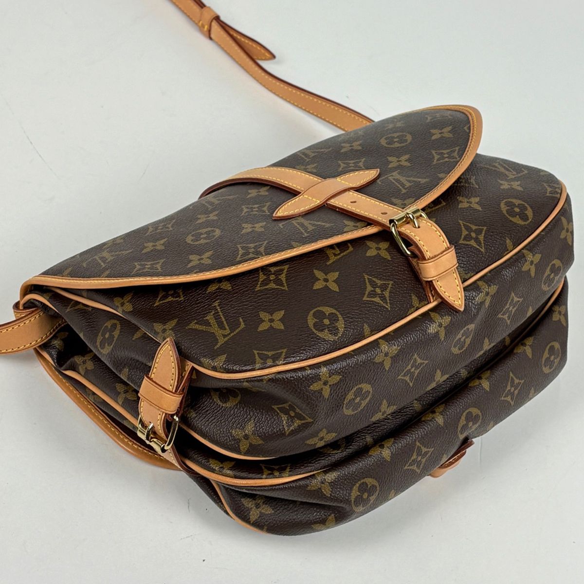Louis Vuitton Saumur 30 Shoulder Bag Monogram Brown — view 2