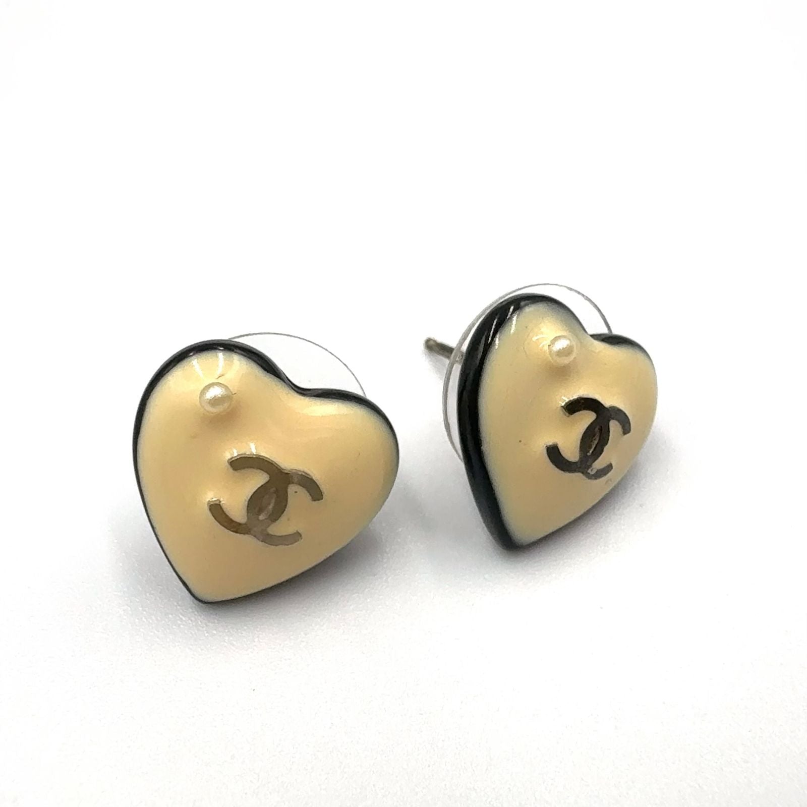 Chanel Heart CC Logo Faux Pearl Resin Black Beige White Earrings Gold — view 9