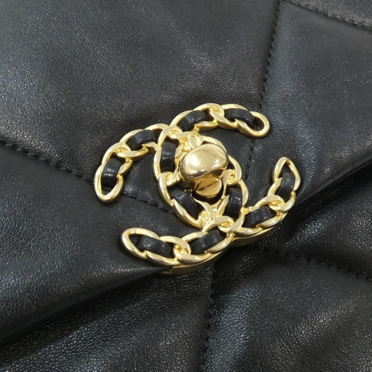 Chanel 19 Line Shoulder Bag — view 4