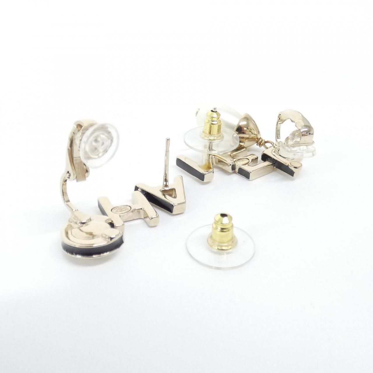 Chanel Earrings Gold — view 3