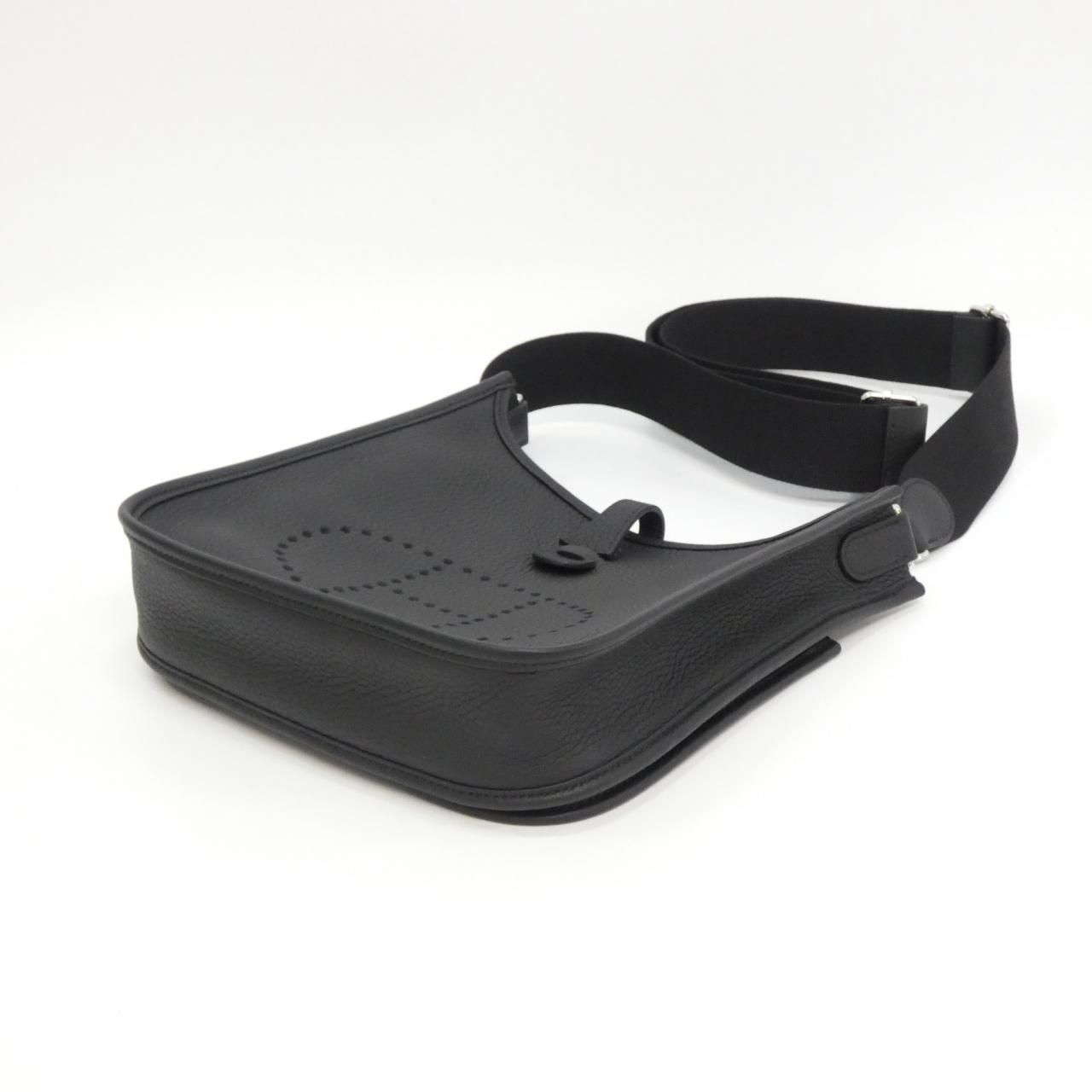 Hermes Evelyne 3 23 cm Shoulder Bag — view 3