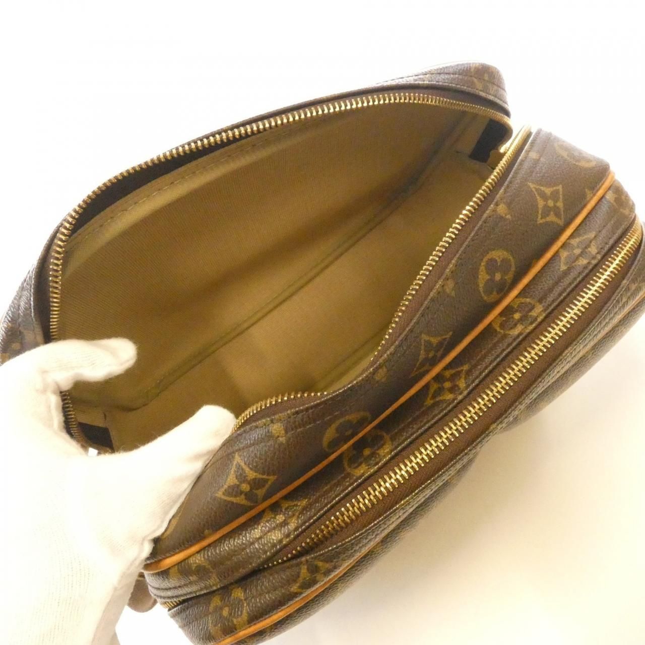Louis Vuitton Monogram Reporter 28 cm Shoulder Bag — view 9