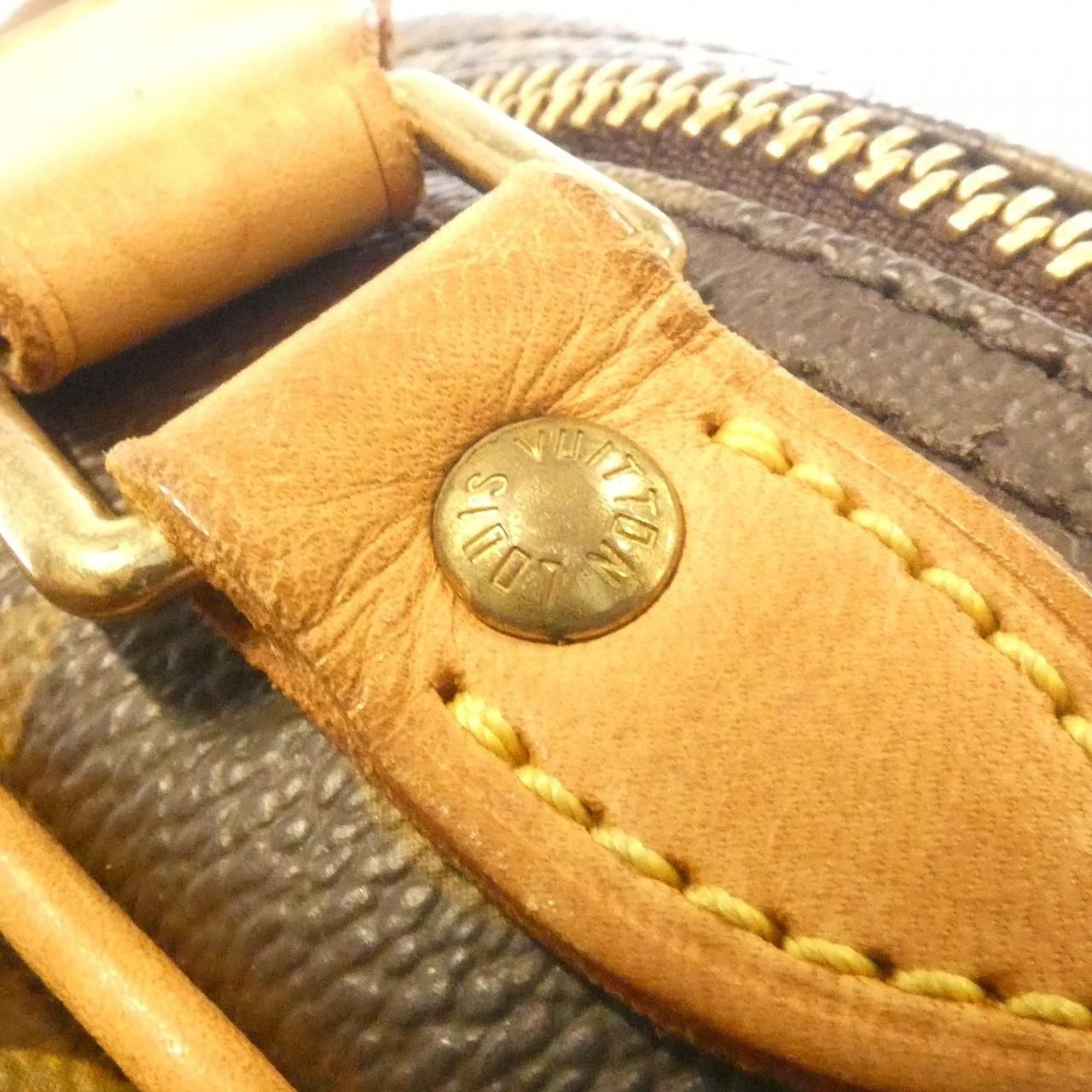 Louis Vuitton Monogram Reporter 28 cm Shoulder Bag — view 8