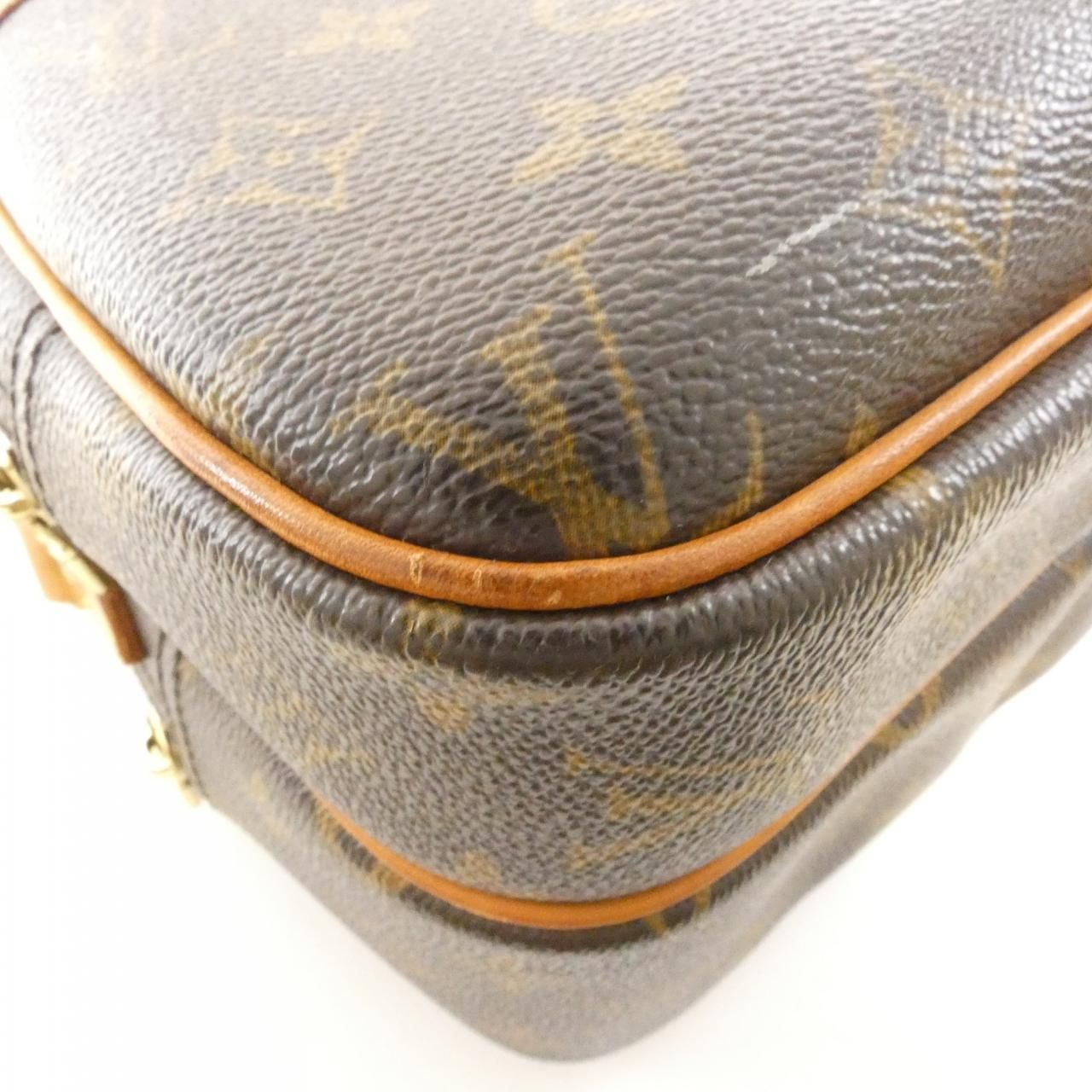 Louis Vuitton Monogram Reporter 28 cm Shoulder Bag — view 3