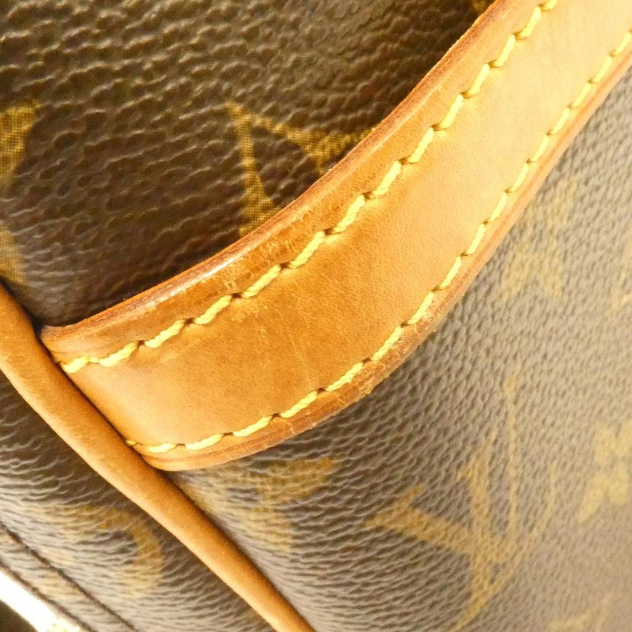 Louis Vuitton Monogram Reporter 28 cm Shoulder Bag — view 4