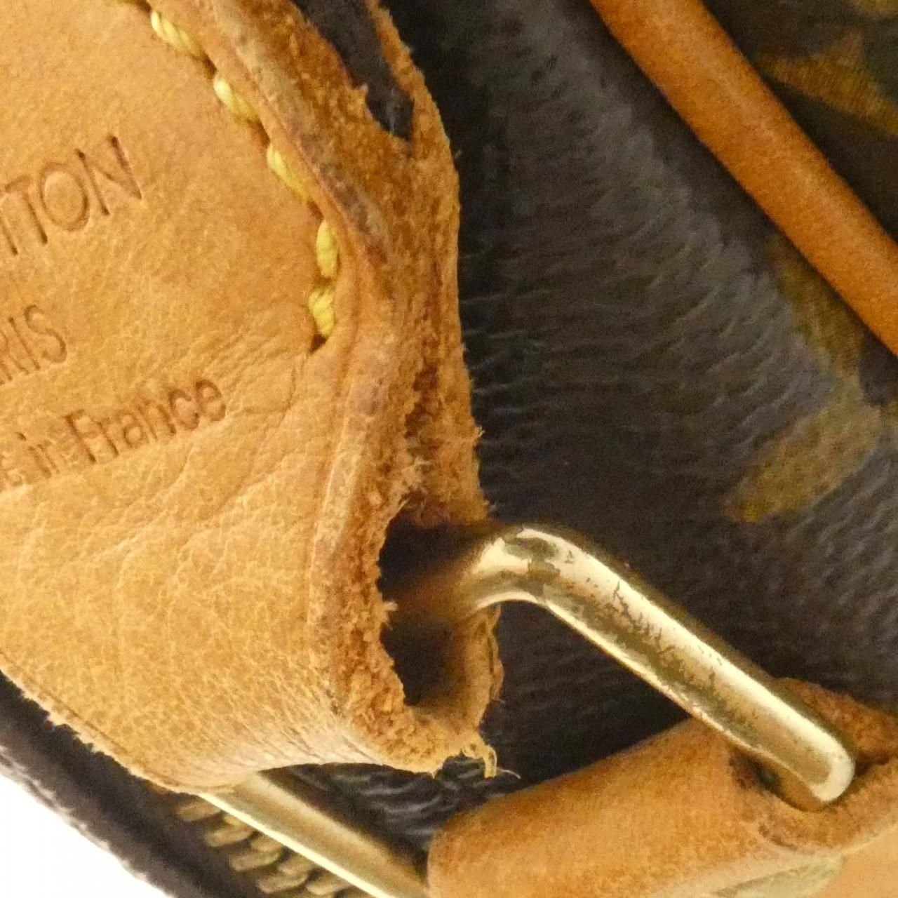 Louis Vuitton Monogram Reporter 28 cm Shoulder Bag — view 9