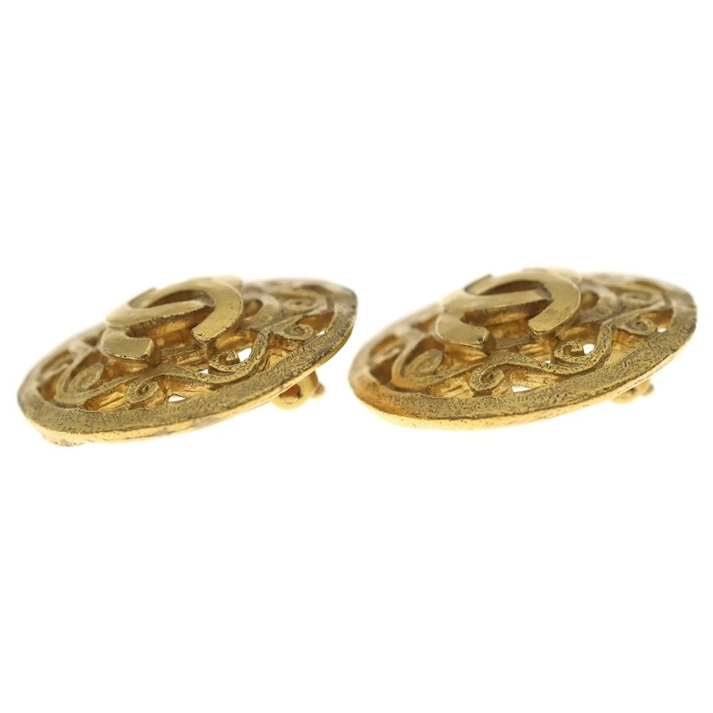Chanel CC Logo Earrings Round Gold Plated — view 4