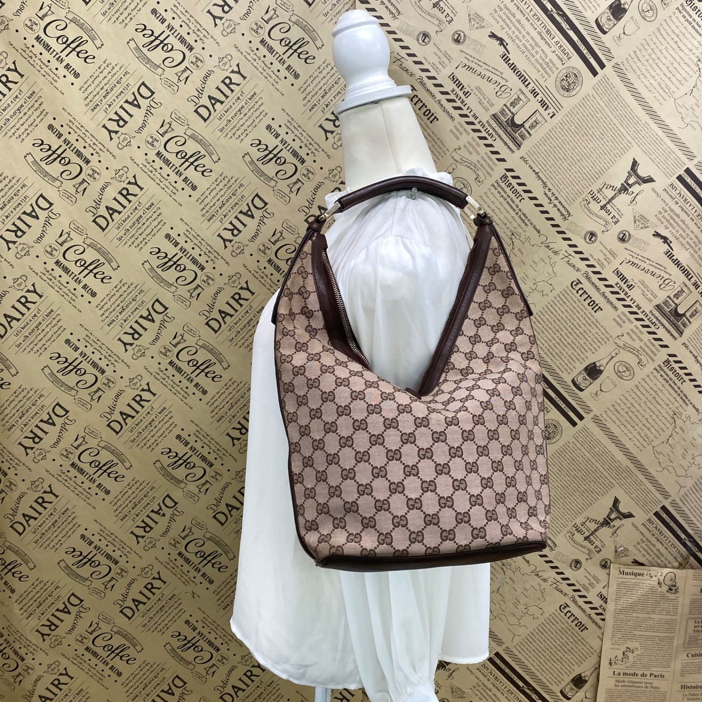 Gucci GG Canvas Shoulder Bag Business Travel — view 2