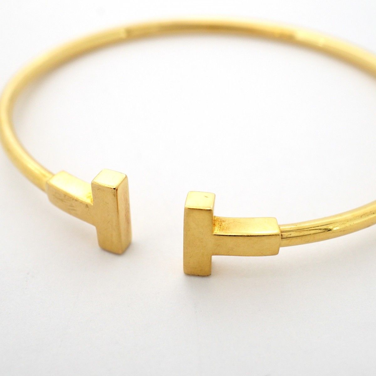 Tiffany & Co Bangle T Wire 18k Yellow Gold Bracelet — view 4