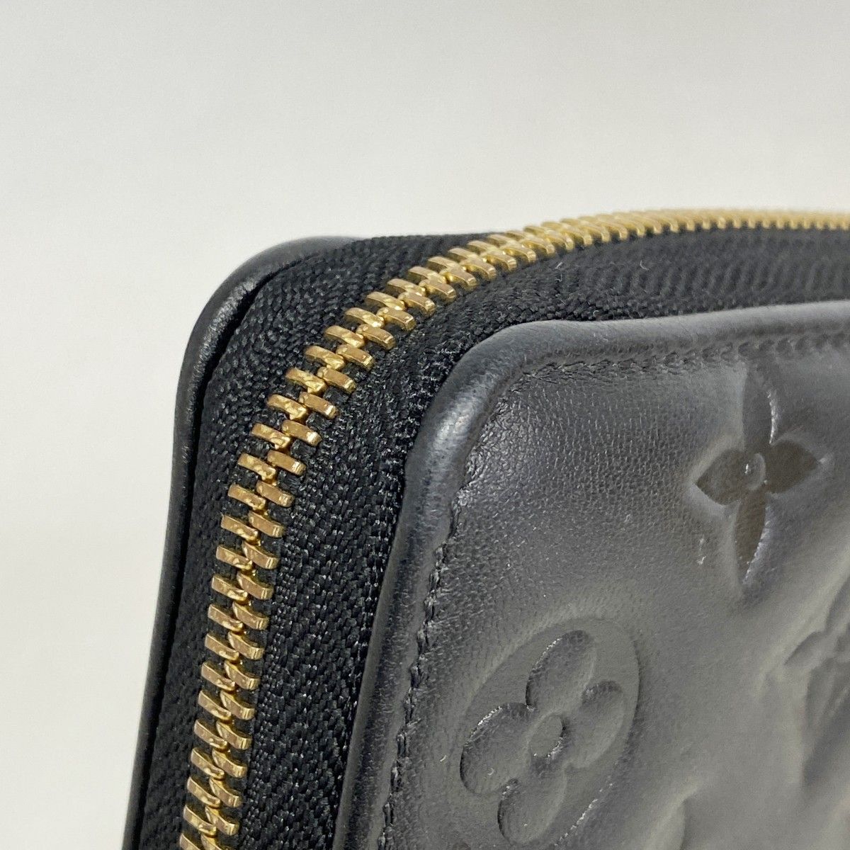 Louis Vuitton Wallet Monogram Embossed Cousin Zippy Noir — view 6