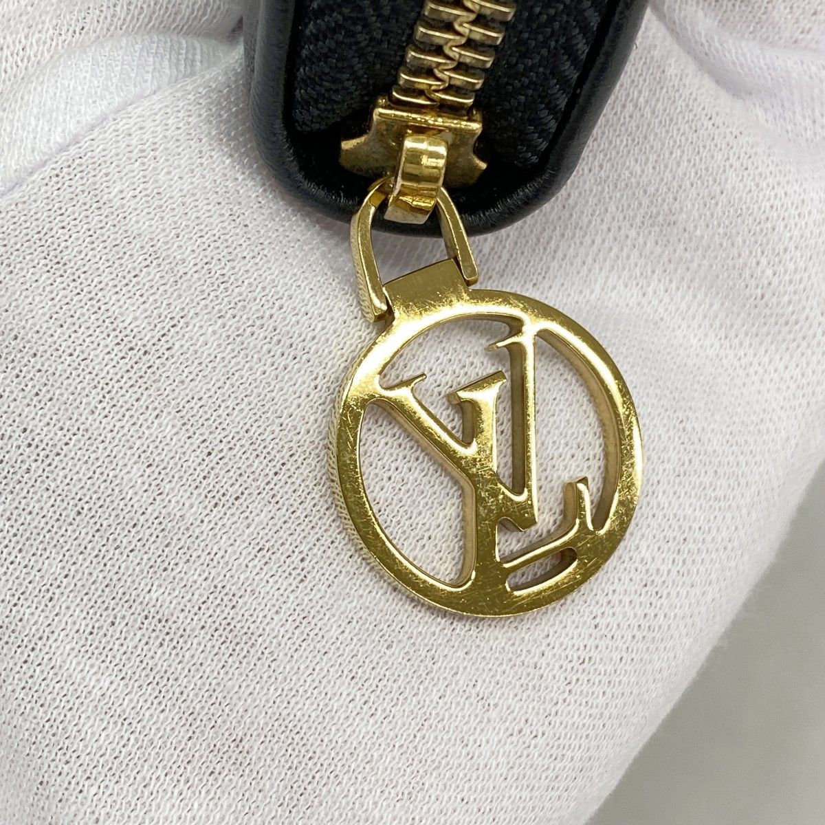 Louis Vuitton Wallet Monogram Embossed Cousin Zippy Noir — view 7