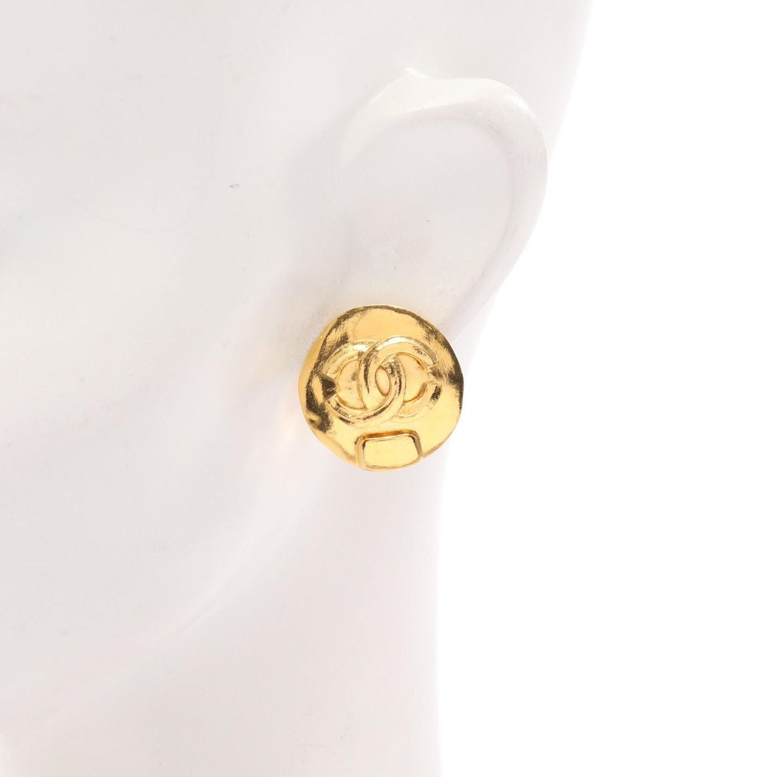 Chanel Earrings CC Logo Circle — view 4
