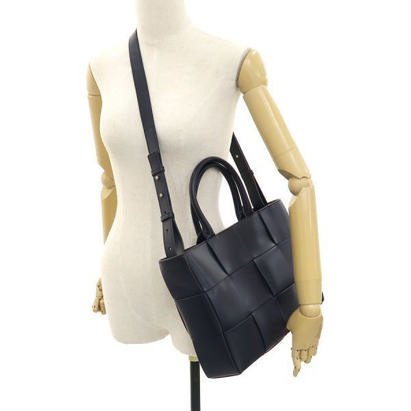 Bottega Veneta Small Arco Tote — view 9