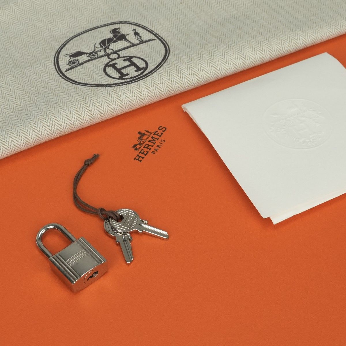 Hermes Picotin Lock MM 22 Tote Taurillon Clemence Cles Craie White Silver — view 9
